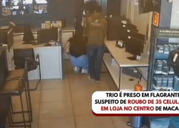 Trio é preso em flagrante suspeito de roubo de 35 celulares em loja no centro de Macapá; VÍDEO