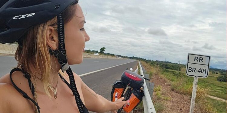 Ciclista que adaptou bicicleta para massoterapia e já percorreu 7 países chega ao Amapá